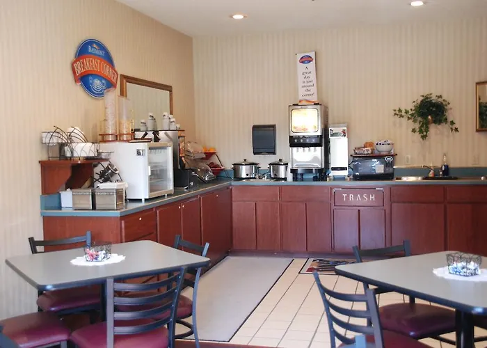 Baymont By Wyndham Hotel Mattoon